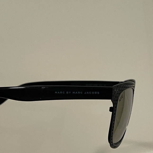 Marc by Marc Jacobs Limited Edition NYC Wayfair Sunglasses - Picture 5 of 5